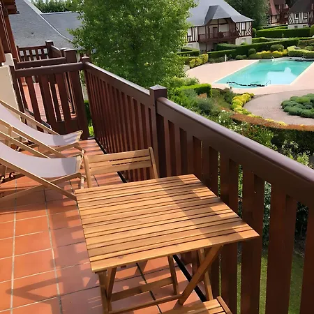 2 Pieces A Avec Piscine